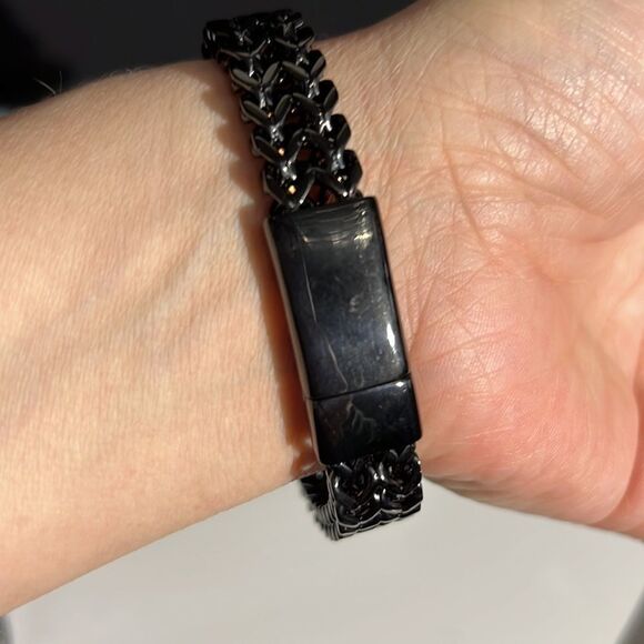 Men’s Black Metal Bracelet with Designed Magnetic Closure - Picture 3 of 11